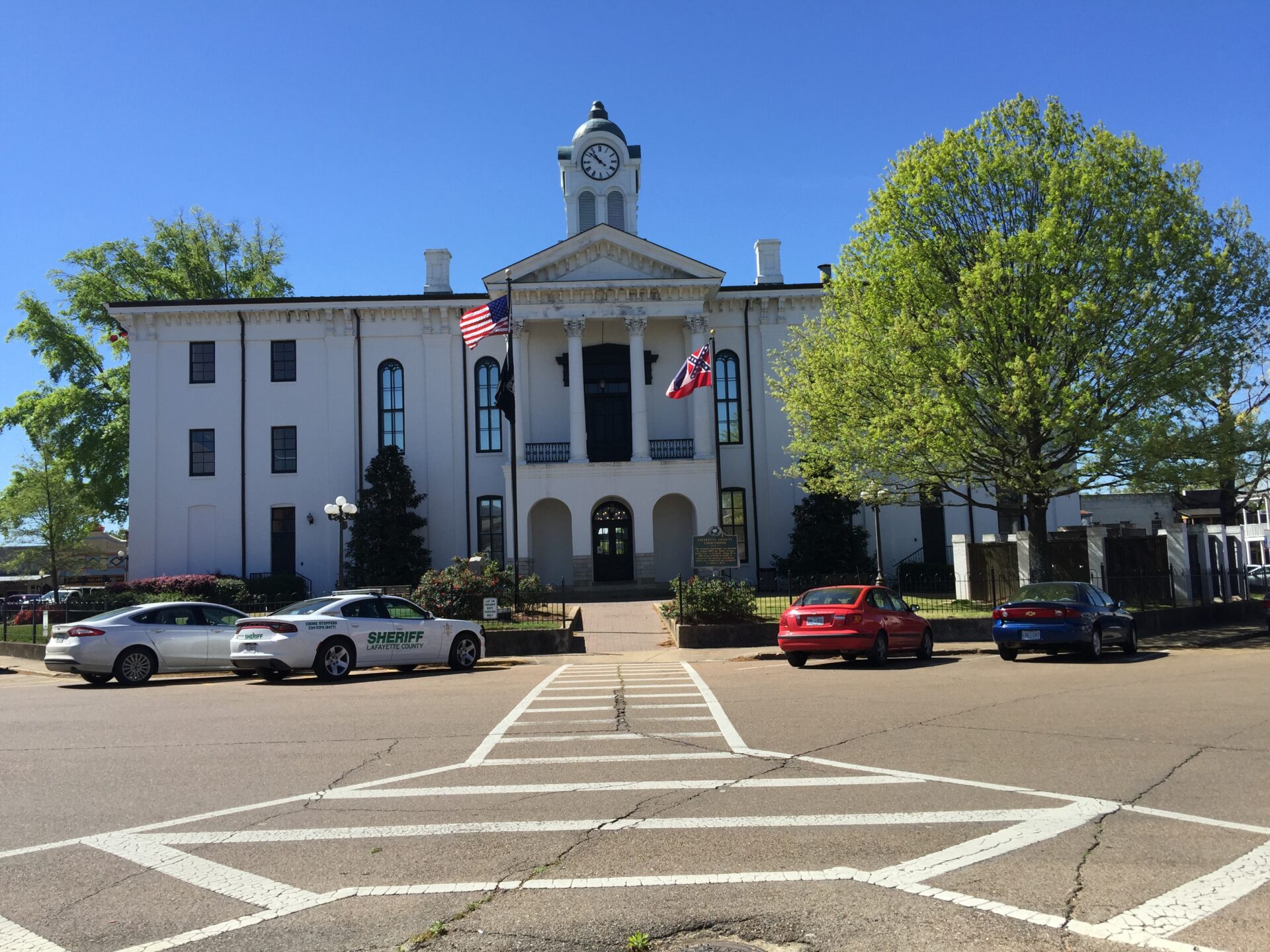 The trial for murder of Zacharias McClendon took place at Lafayette Courthouse.