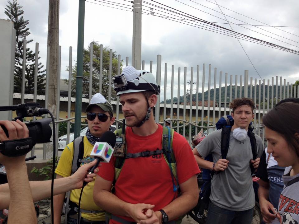 Johnny Darnell talks with reporters after the earthquake in Ecuador on April 16, 2016.