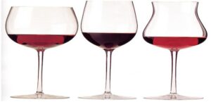 wine-glasses-with-red-wine