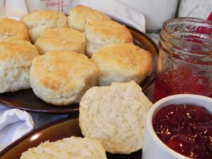 buttermilkbiscuits+quincejelly-DSCN7778