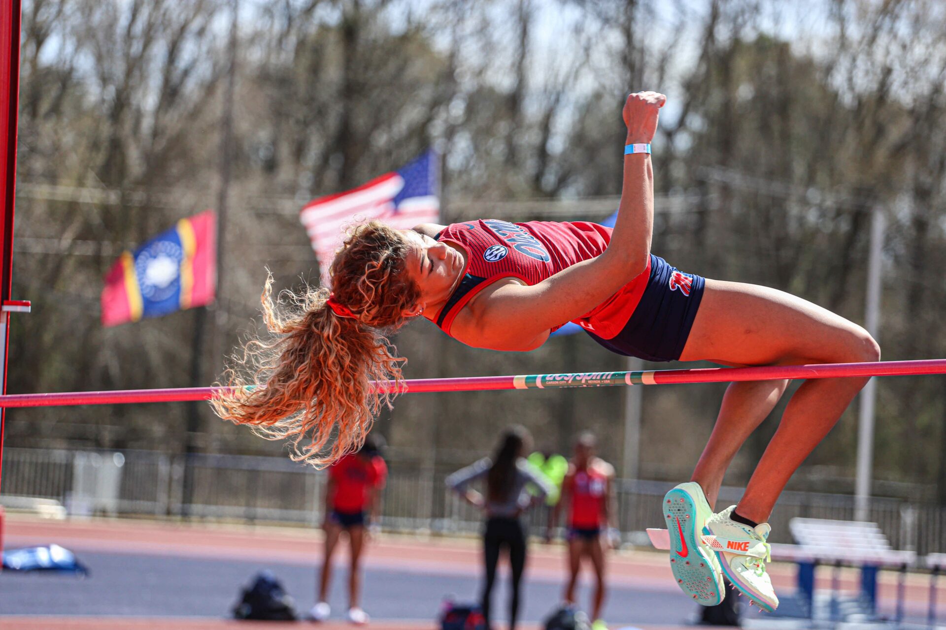 Hurdler Rollins not scared by the big time after her college exploits, FEATURE